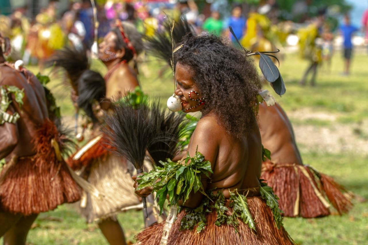 Dancers in traditional dress, pictured in Alotau Travel Link’s cultural tour gallery.