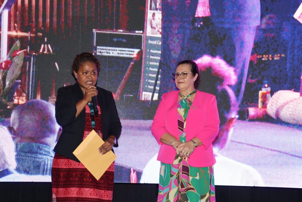 Lilly Namunu receiving her Financial Advocate Award from Bank of Papua New Guinea Governor Elizabeth Genia in 2024.