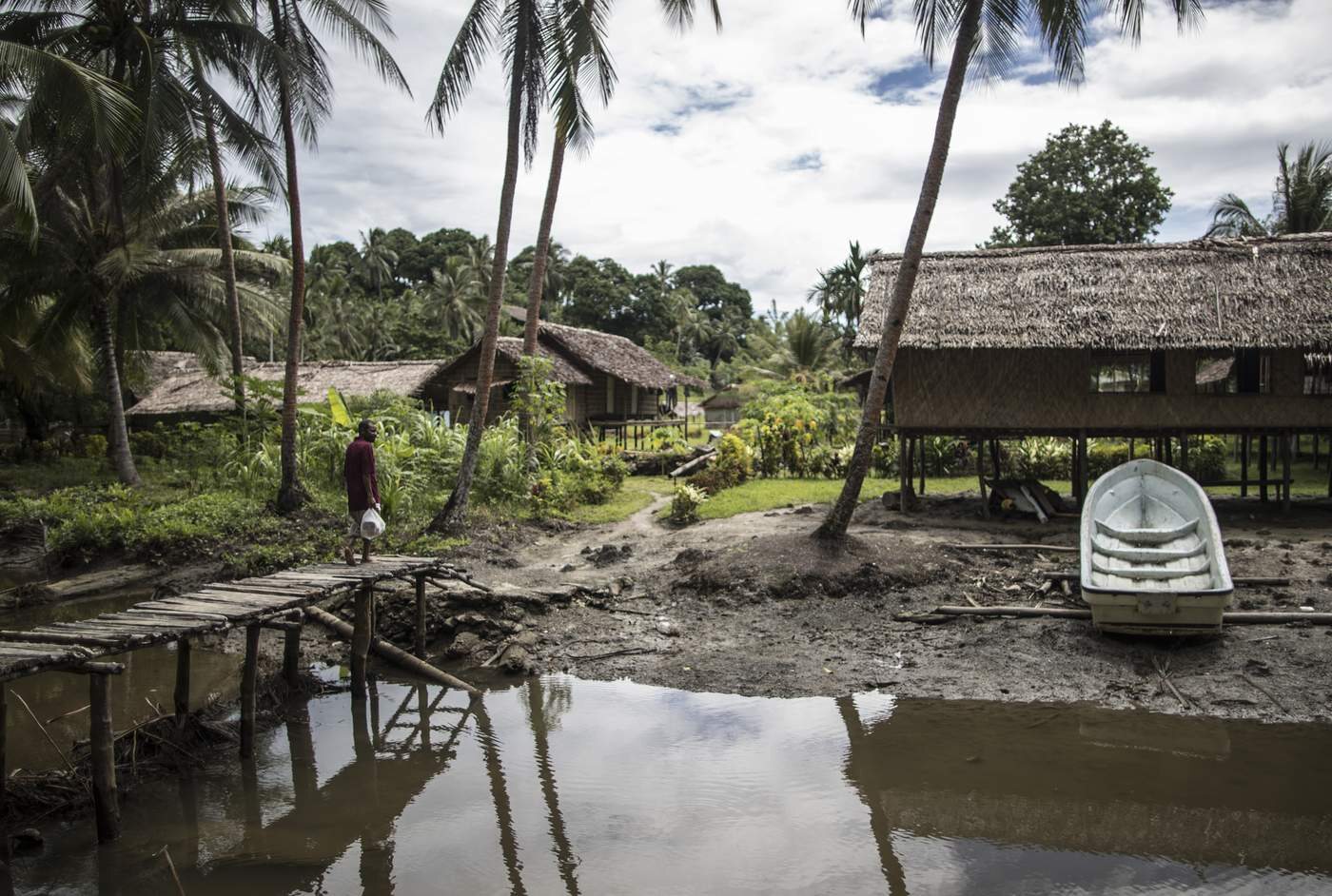 Coast at Rambuso village on Sudest / Tagula.