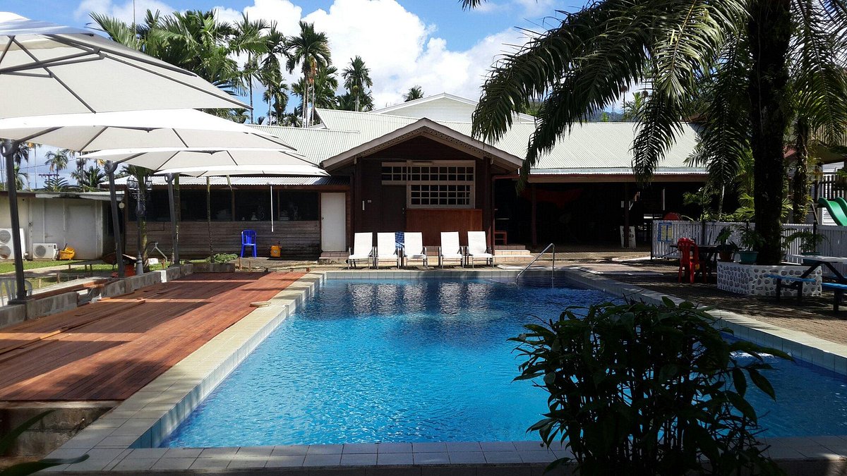 Pool, deck and tropical gardens at Masurina Lodge